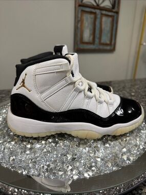 Jordan Retro 11 High-Top in White, Black & Gold Accents EUC 5.5